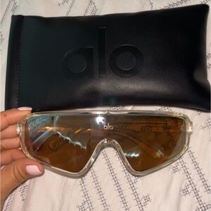 NEW/NEVER worn alo yoga sunglasses